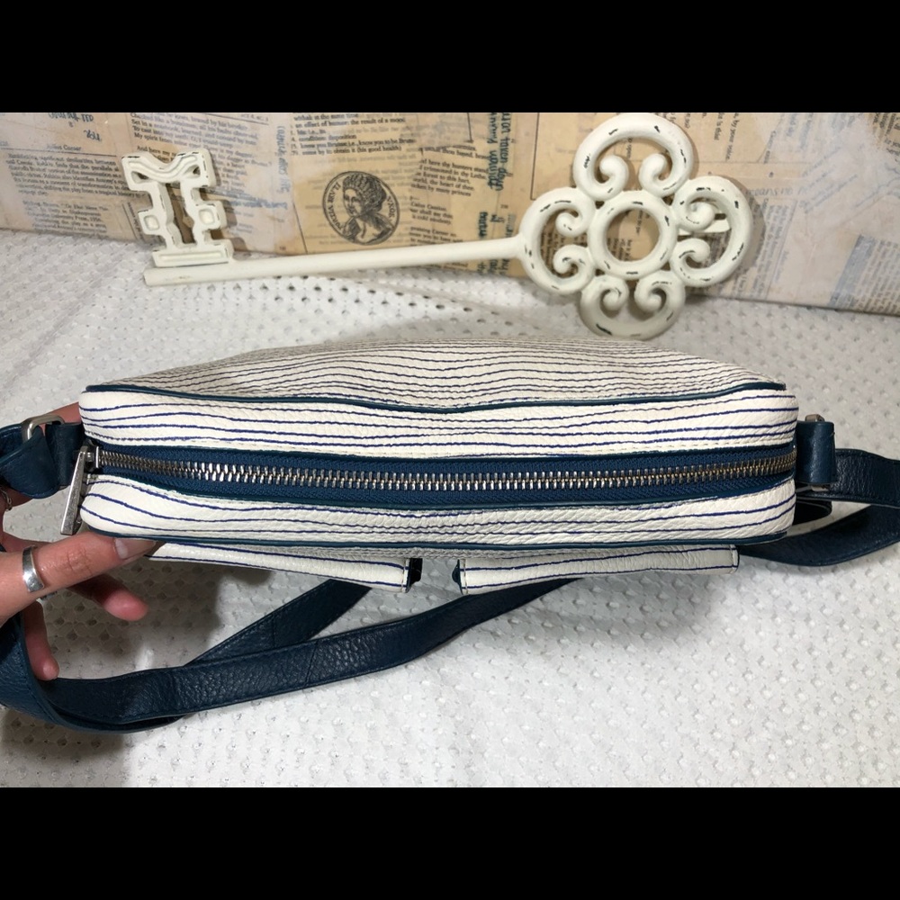 🎉 Fossil Riley Camera Crossbody - Picture 8 of 16